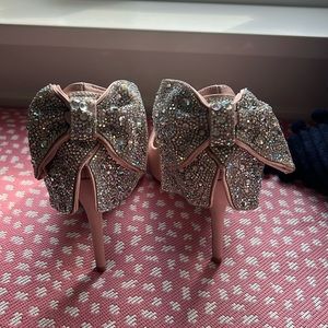New! Betsy Johnson Rhinestone Bow Bryn Pump